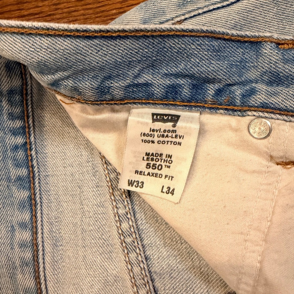 Vintage Levi's 550 Relaxed Fit Tapered Leg Jeans 33x34 Light Wash Blue‎ Denim - Picture 8 of 13
